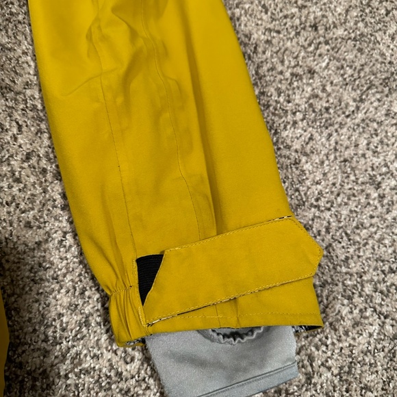 Volcom Women's Indra 4 way stretch Ski Jacket Large - Picture 8 of 14